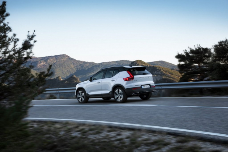 Volvo XC40 mới có giá bán từ 35.200$ hoặc trả góp 600$ mỗi tháng.