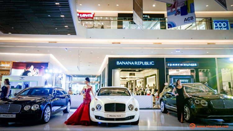 Bentley trưng bày xe tại Crescent Mall, quận 7; chuẩn bị cho showroom mới ở TPHCM