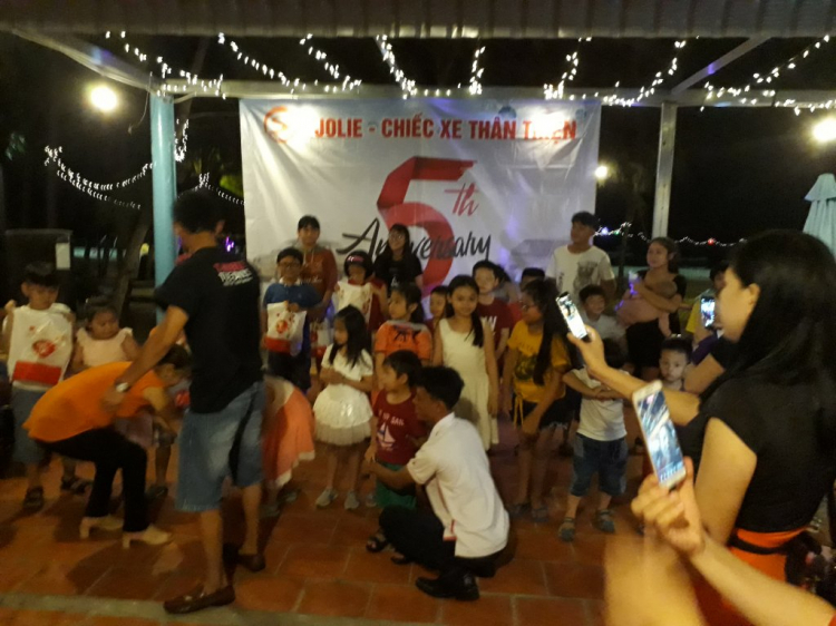 Jolie - Trên những nẻo đường Jolie - Trên những nẻo đường