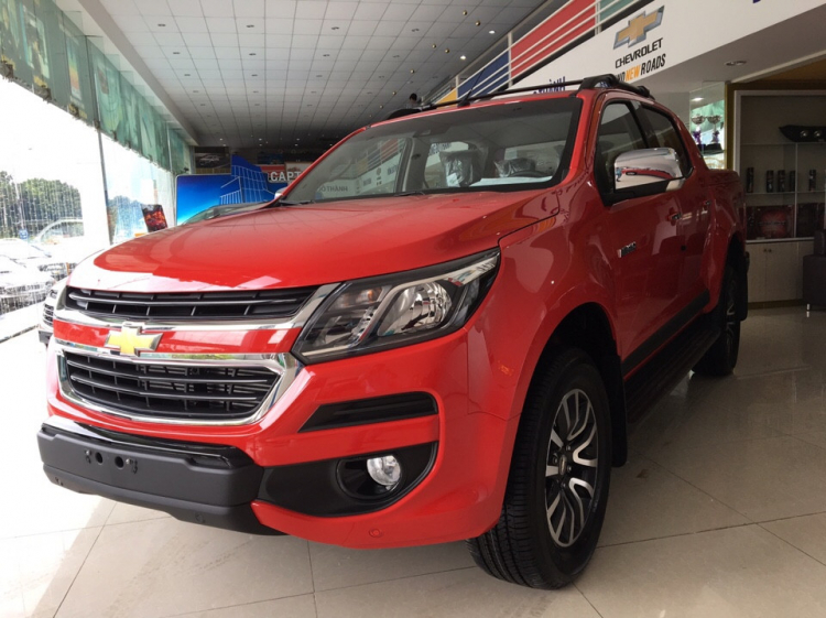 Các bác có kinh nghiệm giúp em với, đang cần chọn xe bán tải nên mua Hilux hay Ranger?