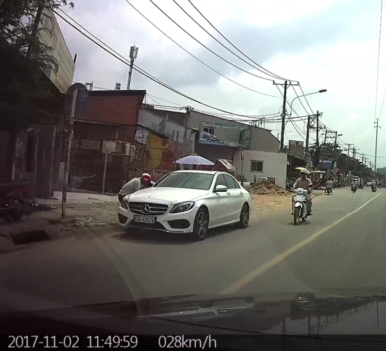 Bác nào chạy Merc C300 AMG trắng BKS 60A-328.78 liên hệ em gấp Bác nào chạy Merc C300 AMG trắng BKS 60A-328.78 liên hệ em gấp