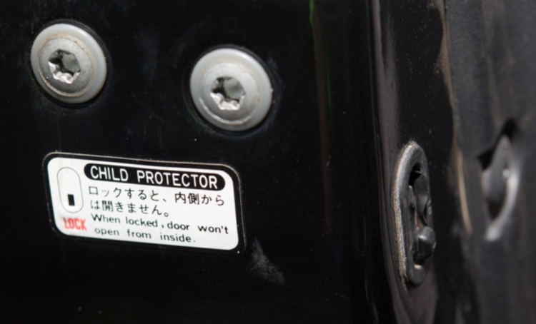 Lock cửa sau bên tài Lock cửa sau bên tài