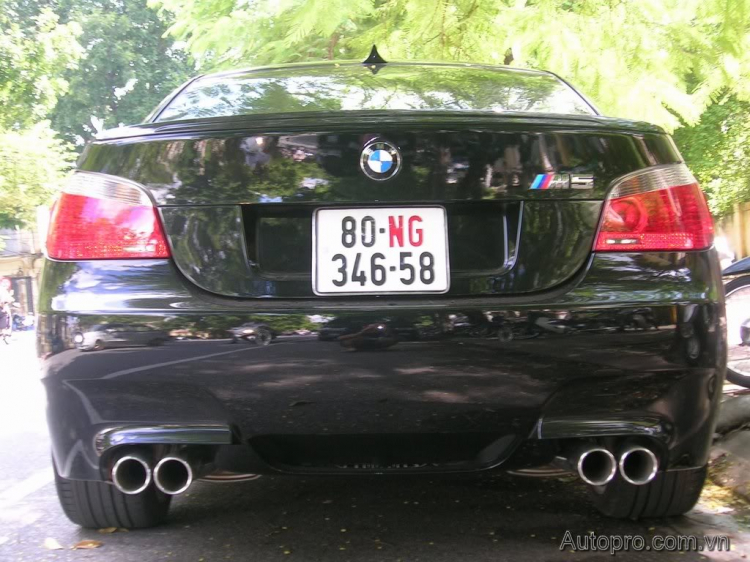 BMW M5 ở Hà nội. Chưa có biển.