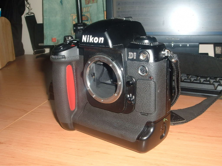 Tư vấn máy Nikon E5700