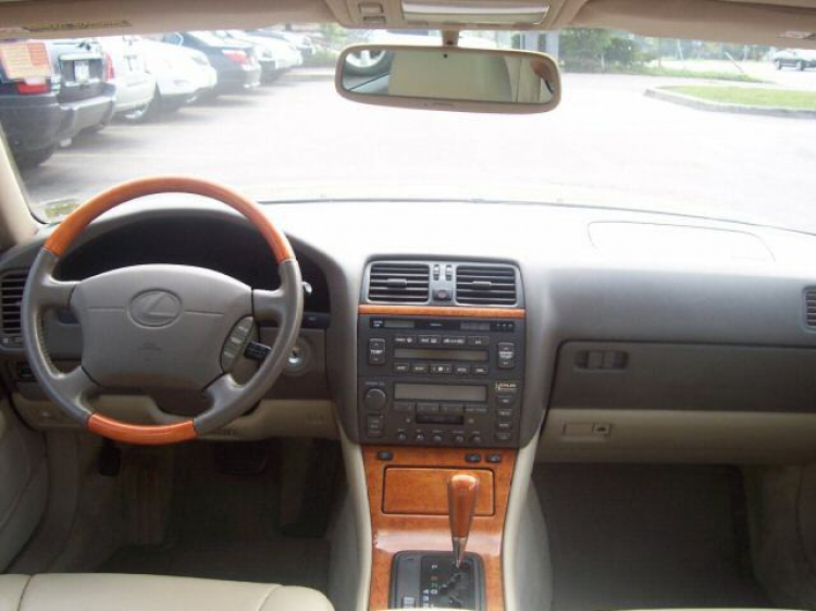Lexus LS400, xin các bác tư vấn dùm em. Lexus LS400, xin các bác tư vấn dùm em.