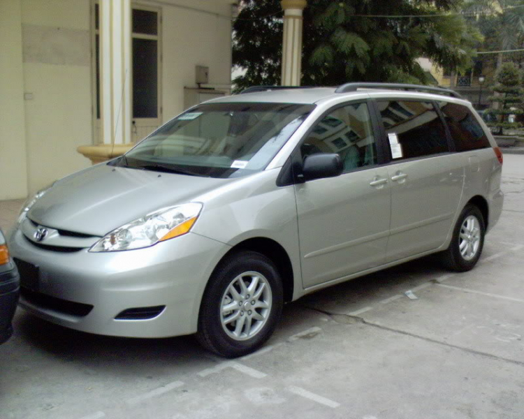 BAN XE 8 CHO Toyota Sienna 2006 LE