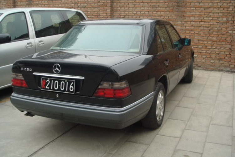 Cần tìm hiểu thông tin về Mercedes E220 đời 94.