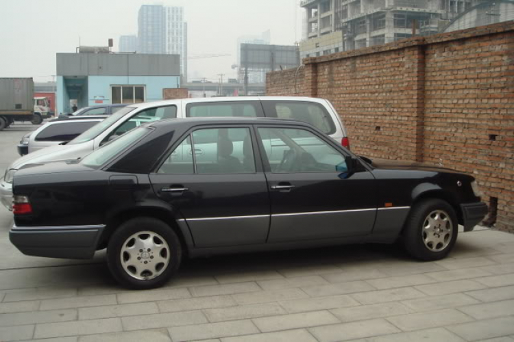 Cần tìm hiểu thông tin về Mercedes E220 đời 94.