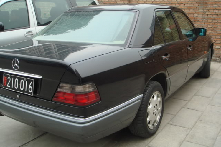 Cần tìm hiểu thông tin về Mercedes E220 đời 94.