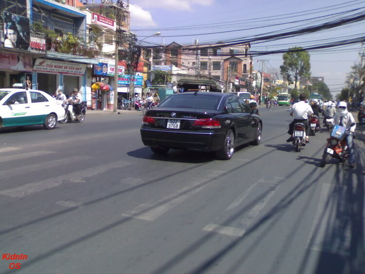 BMW 750Li Saigon