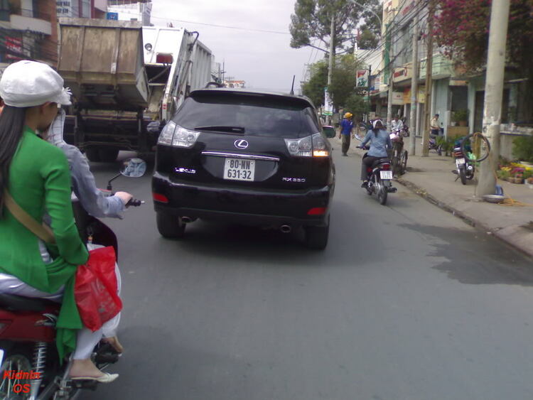 BMW 750Li Saigon