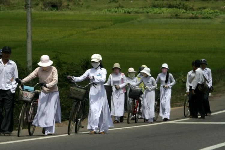 lượm lặt QL1A