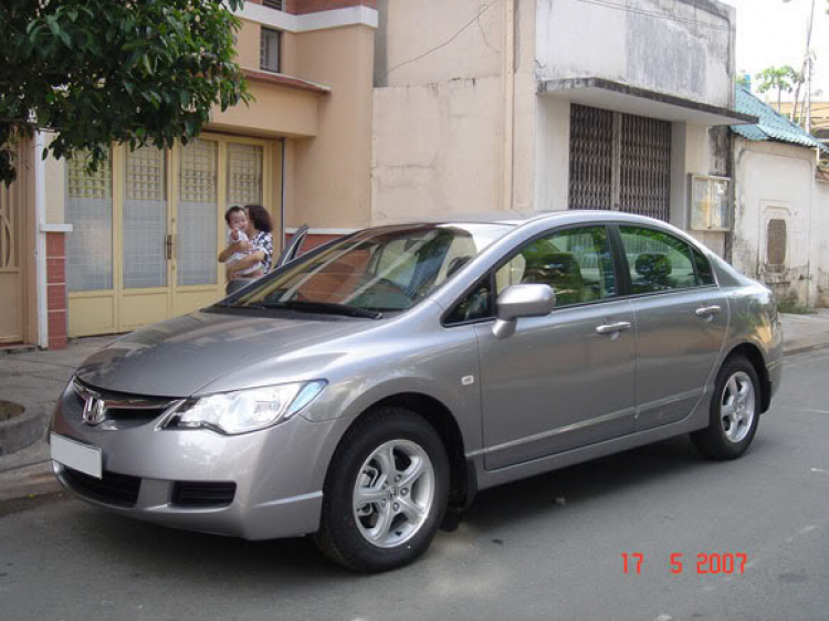 New Civic 2007 với người mẫu trẻ đẹp.