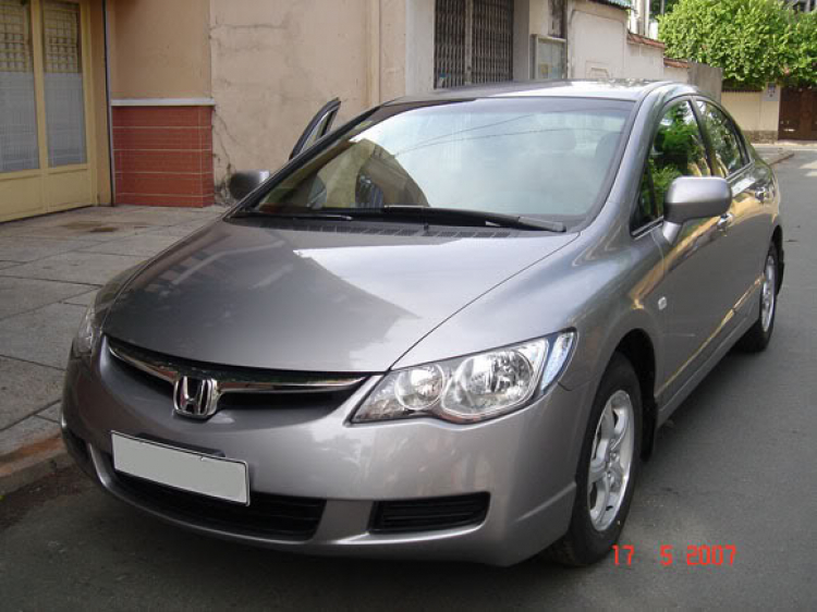 New Civic 2007 với người mẫu trẻ đẹp.