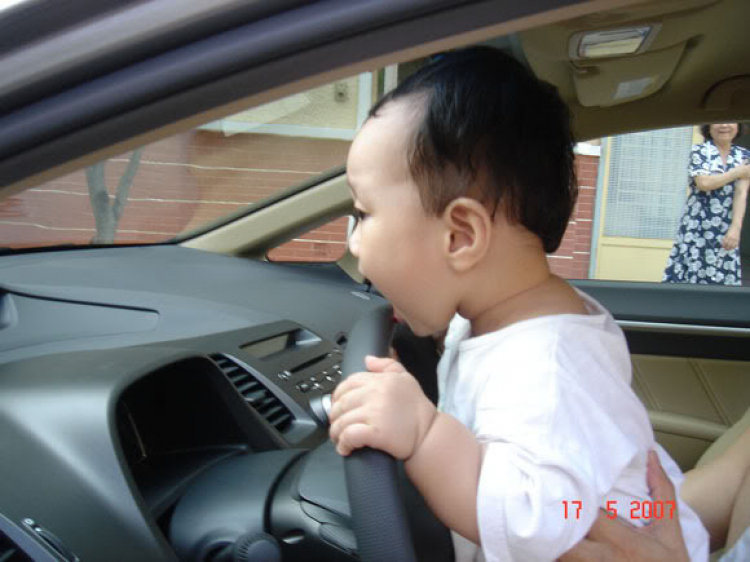 New Civic 2007 với người mẫu trẻ đẹp.