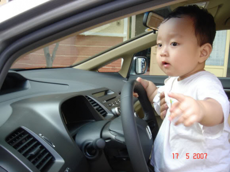 New Civic 2007 với người mẫu trẻ đẹp.