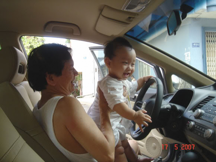 New Civic 2007 với người mẫu trẻ đẹp.