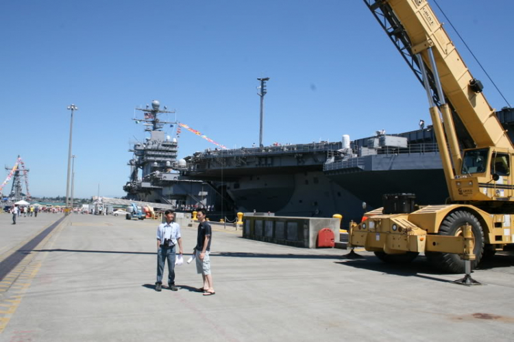 Tham quang Hàng Không Mẫu Hạm USS Abraham