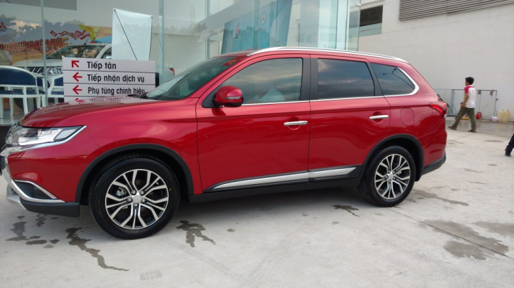 Mitsubishi Outlander 2017: 3 phiên bản, đều là 5+2, nhập Nhật, giá từ 983 triệu