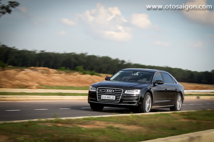 Trải nghiệm khoang lái thương gia trên Audi A8L 2014