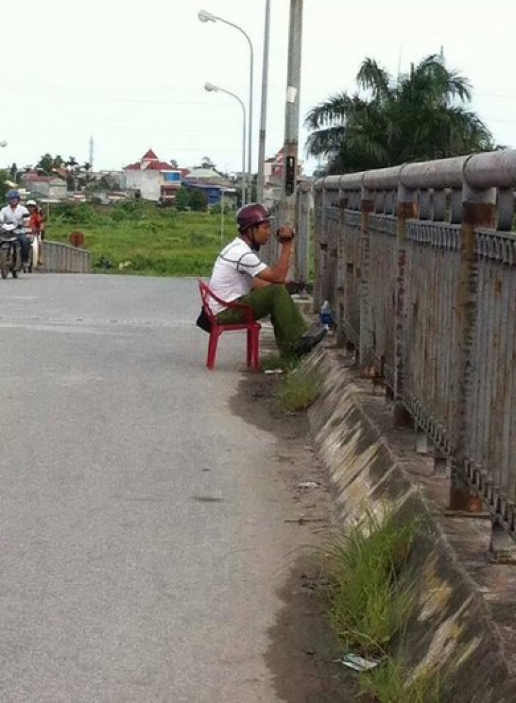Anh ý đang làm giề?