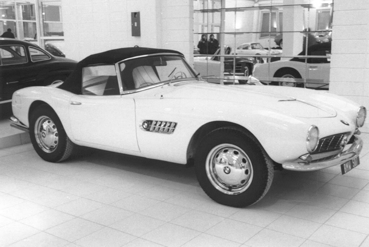 Nét hoài cổ, BMW 507