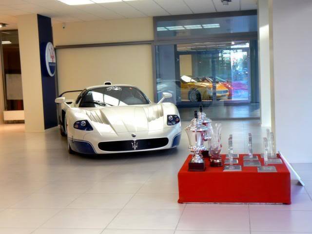 Salon Ferrari ở Ý.