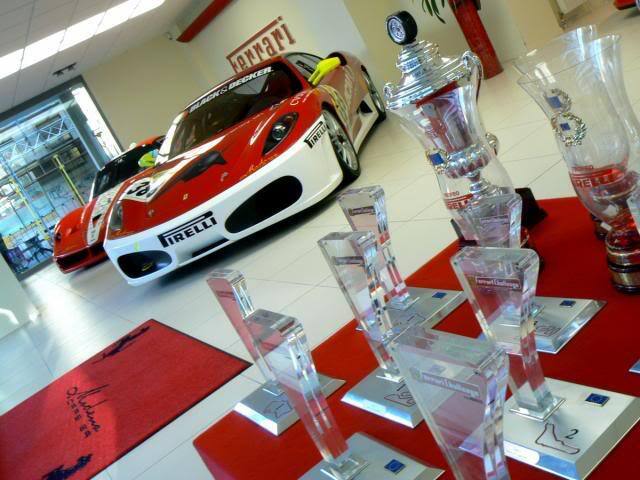 Salon Ferrari ở Ý.