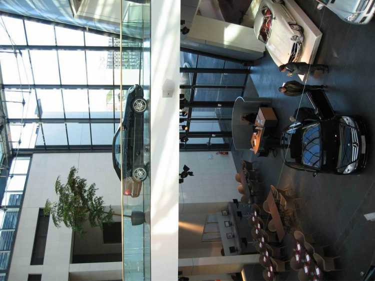Showroom Mercedes tại Paris - Pháp