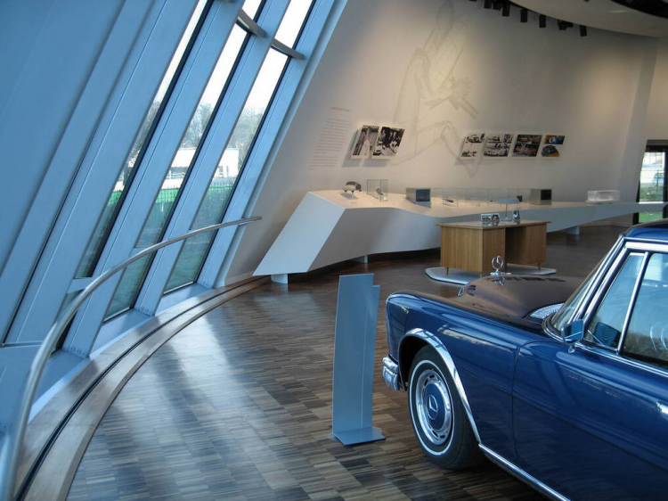 Showroom Mercedes tại Paris - Pháp