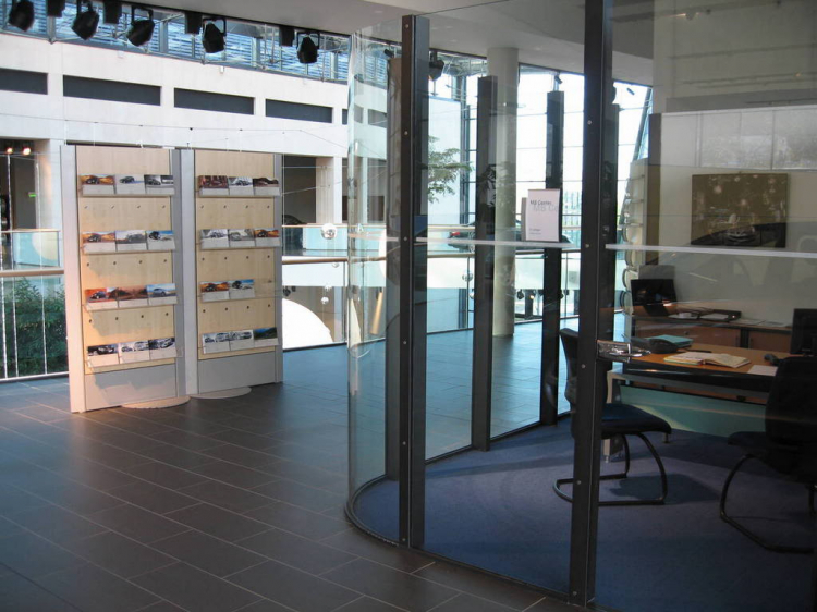 Showroom Mercedes tại Paris - Pháp