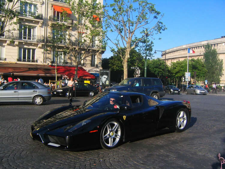 Salon Ferrari ở Ý. Salon Ferrari ở Ý.
