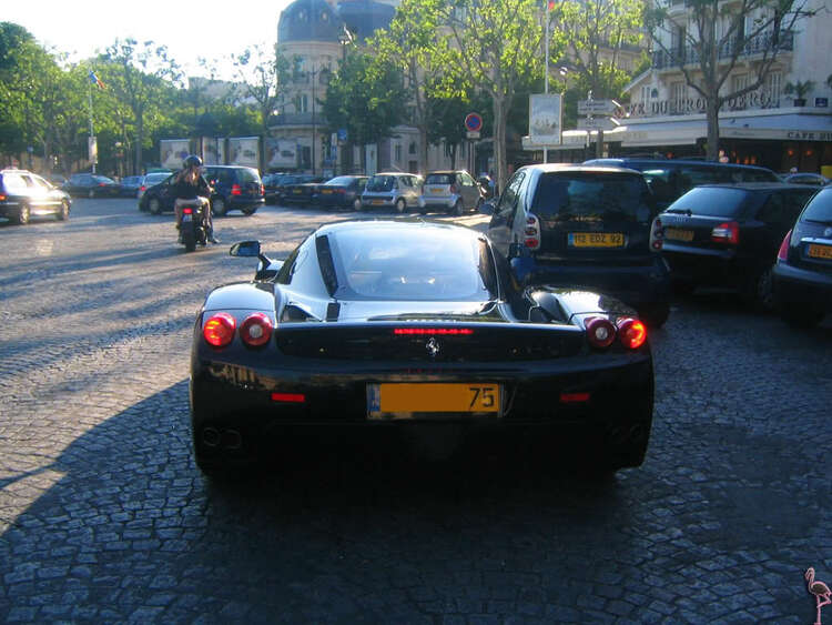 Salon Ferrari ở Ý. Salon Ferrari ở Ý.