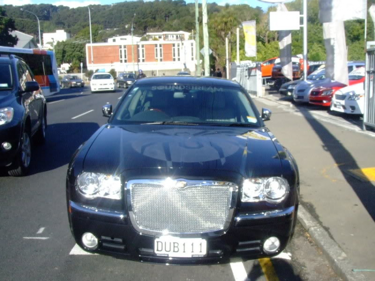 So sánh em Chrysler này và những em ở Vietnam