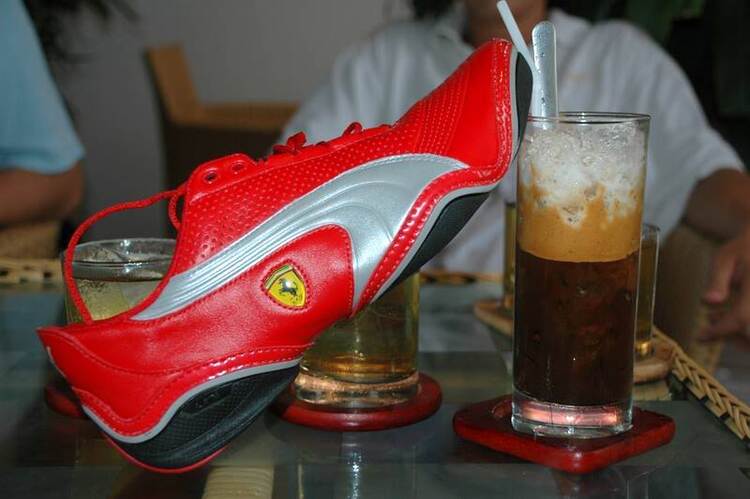 Đấu giá giầy Puma vào quỹ hỗ trợ nạn nhân sập cầu Cần Thơ! Đấu giá giầy Puma vào quỹ hỗ trợ nạn nhân sập cầu Cần Thơ!