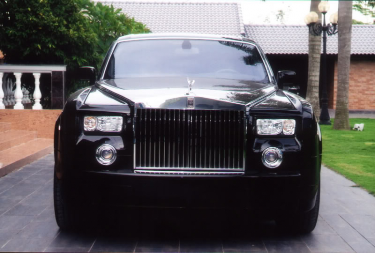 Chùm ảnh Rolls-Royce Phantom Black Ghost tại Sài Gòn