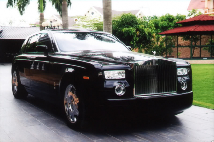 Chùm ảnh Rolls-Royce Phantom Black Ghost tại Sài Gòn