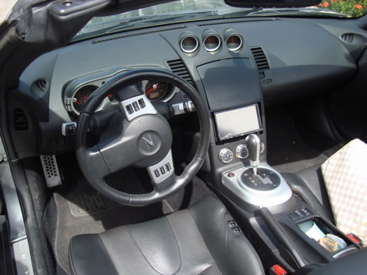 Mới đi lao động chụp được em Nissan 350Z Mới đi lao động chụp được em Nissan 350Z