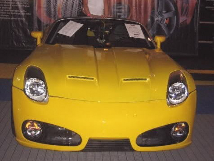 Pontiac Solstice độ gần giống Ferrari