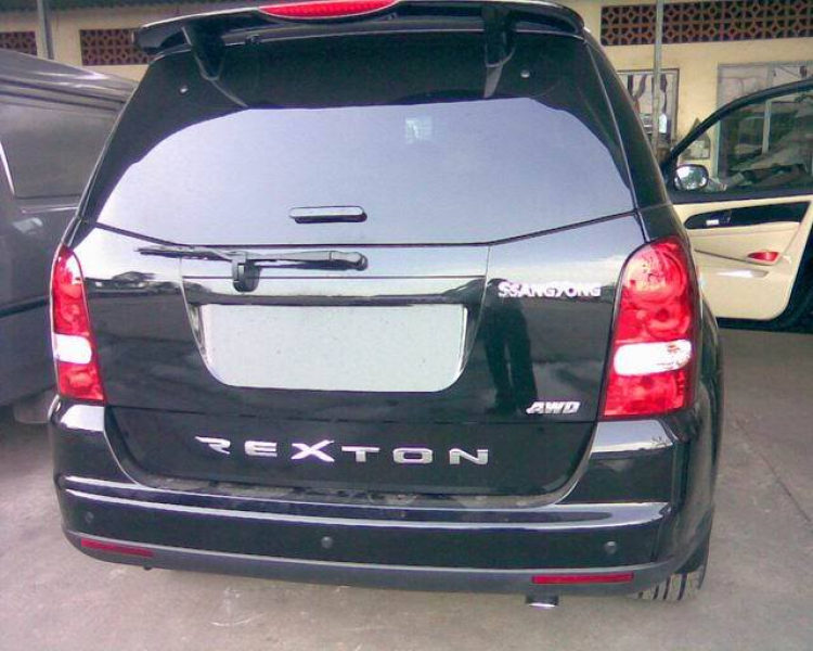 xin ý kiến các bác về em Rexton 2008