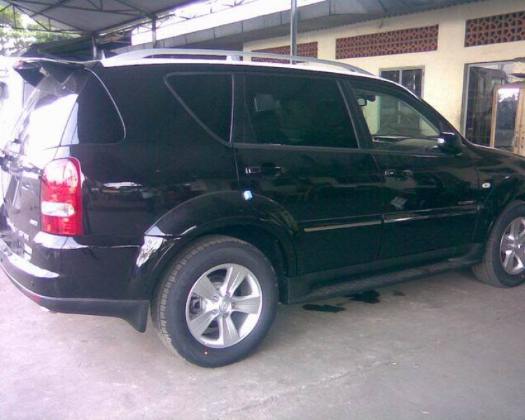 xin ý kiến các bác về em Rexton 2008