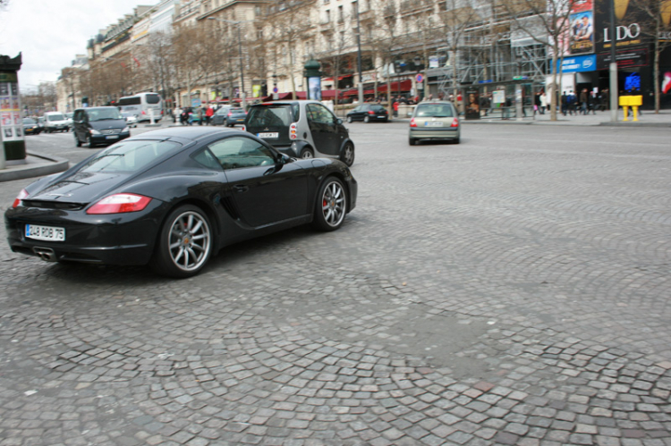 Hàng ở Paris