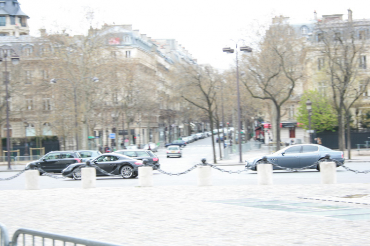 Hàng ở Paris