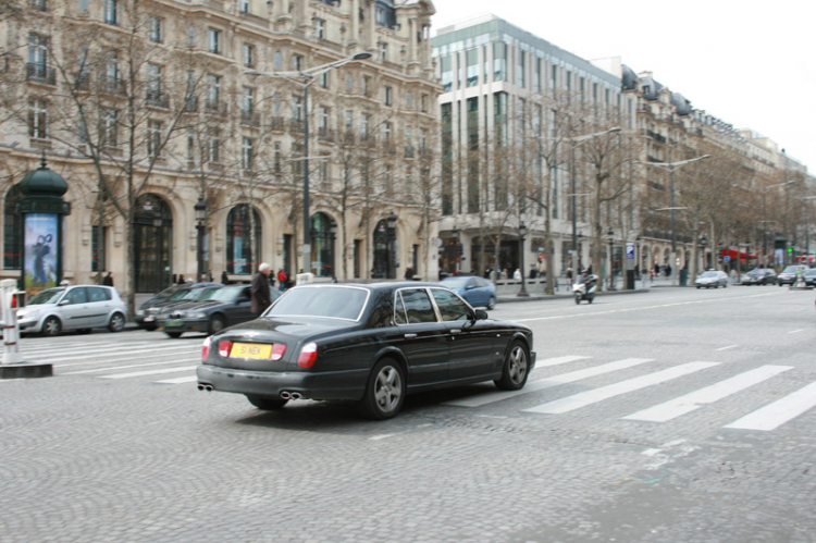 Hàng ở Paris