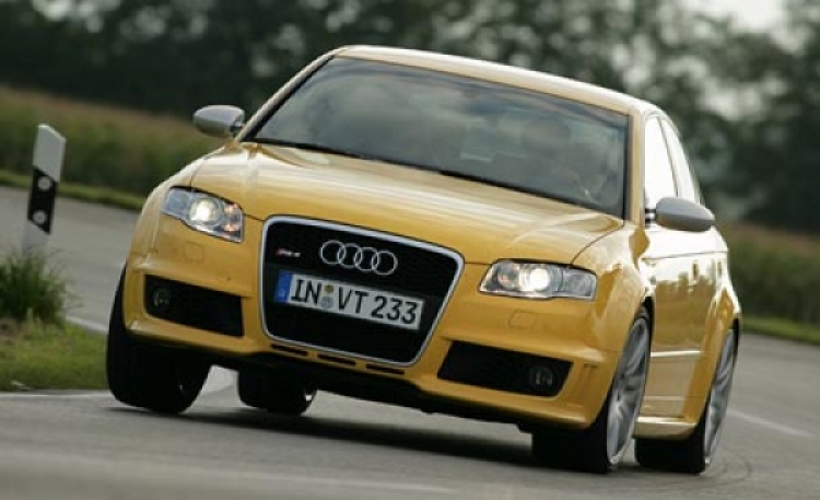 Nội chiến ở Đức: BMW M3 vs. Audi RS4 vs. C63 AMG - phân tích + hình Nội chiến ở Đức: BMW M3 vs. Audi RS4 vs. C63 AMG - phân tích + hình