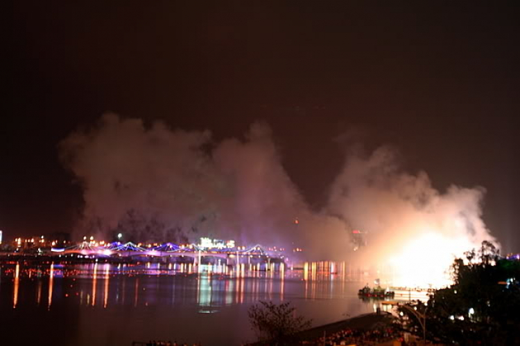 Pháo hoa Đà Nẵng đơi