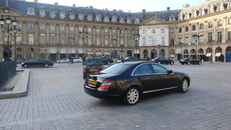 Hàng ở Paris