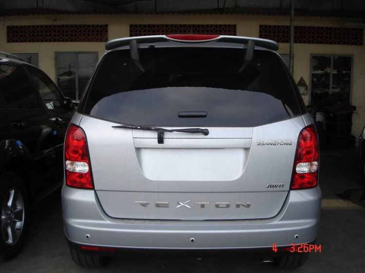 xin ý kiến các bác về em Rexton 2008