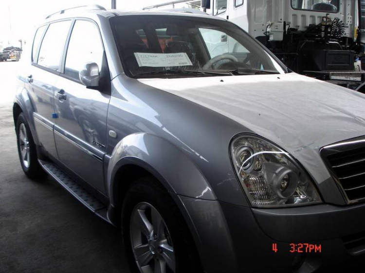 xin ý kiến các bác về em Rexton 2008