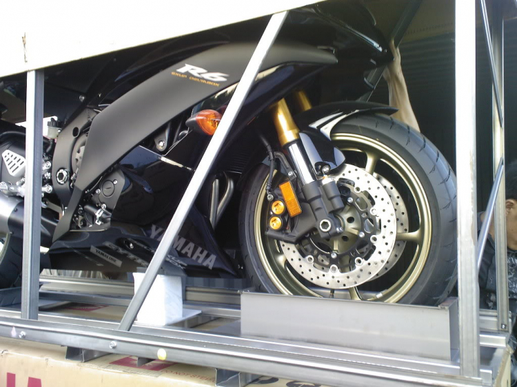 Yamaha YZF-R6 vs Honda CBR1000 Yamaha YZF-R6 vs Honda CBR1000